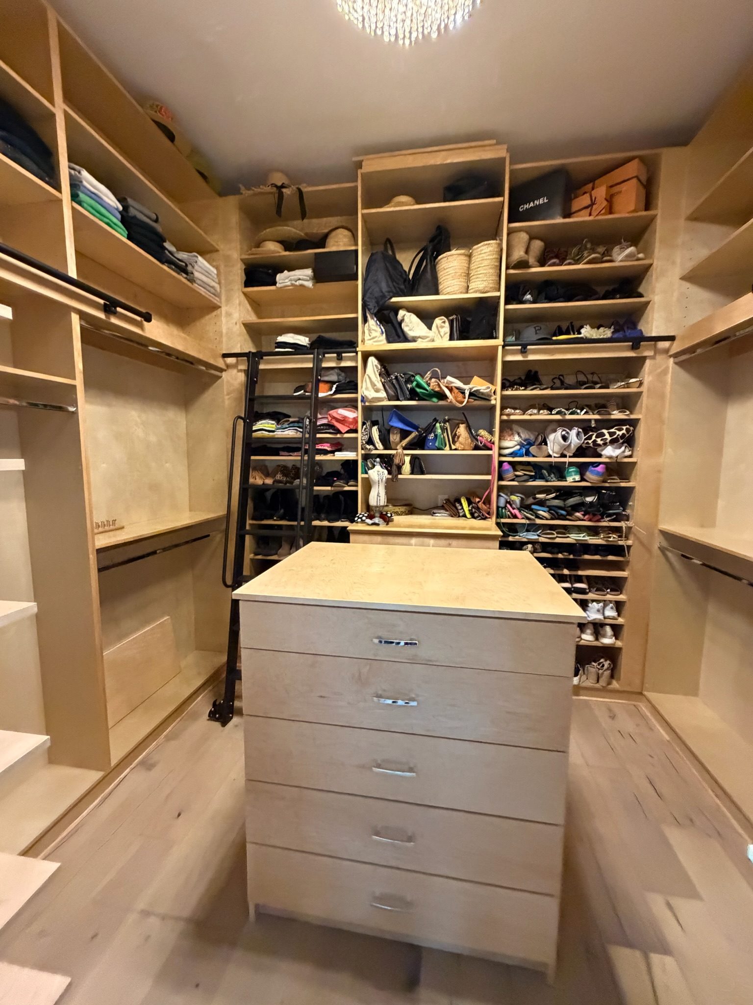 Birch walk-in with center island and shoe wall